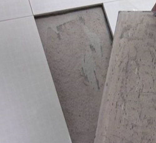 贵港瓷砖空鼓维修公司分享瓷砖铺贴时如果打浆（即涂抹在瓷砖背面和基层上的砂浆或瓷砖胶）过少，会带来以下问题